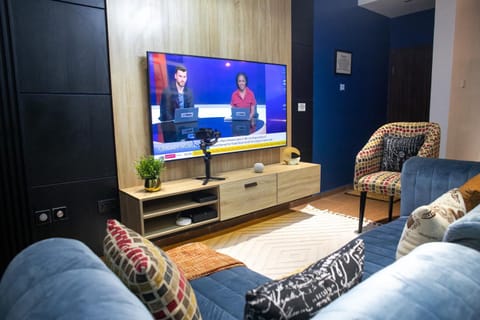 Communal lounge/ TV room, TV and multimedia, Living room, Seating area, Evening entertainment