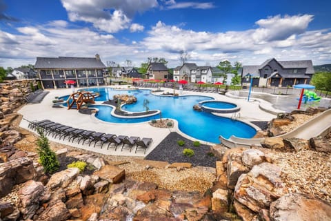 Serenity Shores Resort - Luxury Lakefront Lodge - Pools and Many Free Amenities House in Table Rock Lake