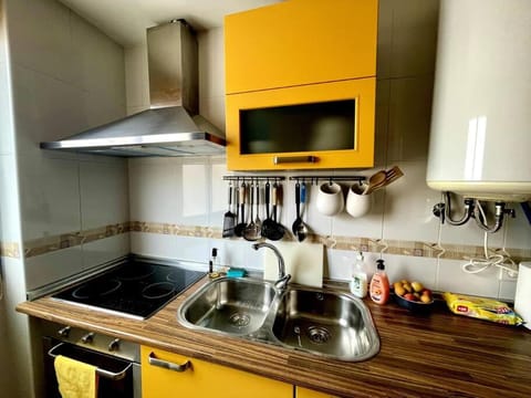 Kitchen or kitchenette, pet friendly, stove