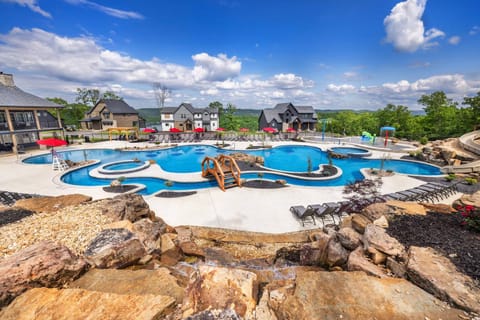 BRAND NEW! FREE amenities and a Gorgeous Lakefront Luxury Cabin with 2 Resort Pools House in Table Rock Lake