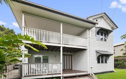 The Hampton Retreat - 6BR 16 Guest Pet Friendly House House in Bulimba