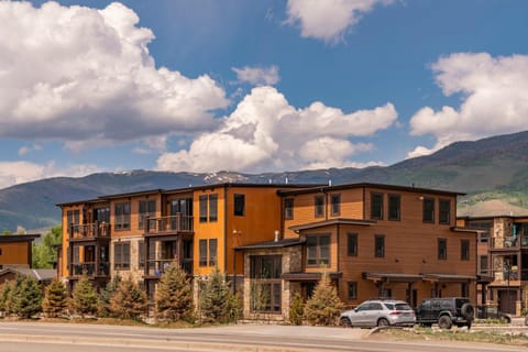 2BR Townhouse - Fireplace - Stunning Mountain View House in Silverthorne