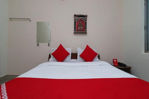 Goroomgo Padoshi Near Sea Beach Puri - Spacious Room 100 Meters From Sea Beach Hotel in Puri