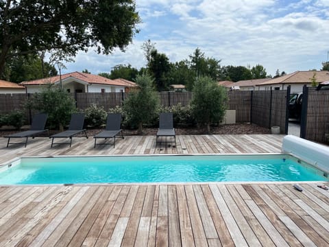 Pool view, Swimming pool, sunbed