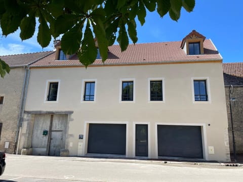 Ô Happy Daix House in Dijon