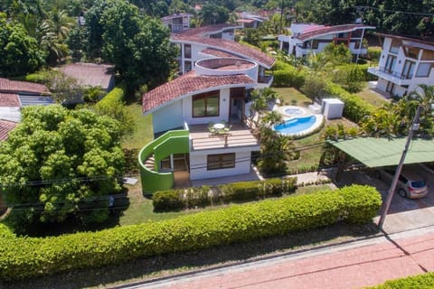 Hermosa casa con piscina en Carmen de Apicalá Haus in Carmen Apicala
