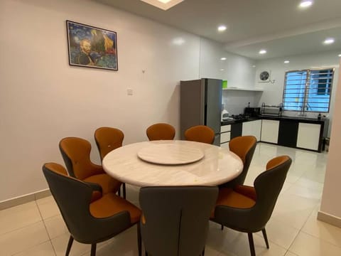 Kitchen or kitchenette, Seating area, Dining area, minibar