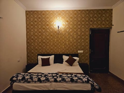 Raj Residency Inn Bed and Breakfast in Gurugram