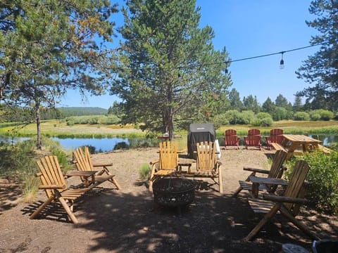 Beautiful Riverfront Near Mt Bachelor with Hot Tub Vacation rental in Sunriver