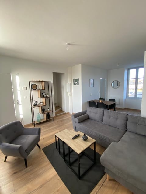 Le Duplex Tout Confort Apartment in Bressuire