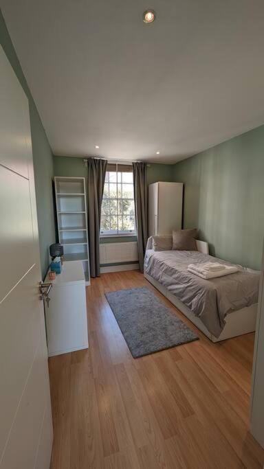 Cosy flat Steps from Hammersmith Apartment in London Borough of Richmond upon Thames