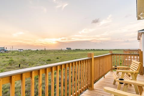 NEW! Beautiful Beach House - Lots of Privacy! House in Bolivar Peninsula