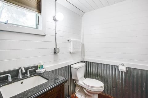 Cozy Tiny House Bungalow 7 Blocks from Campus Casa in South Bend