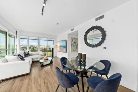 View (from property/room), Living room, Decorative detail, Seating area, Dining area, City view, furniture, internet, internet, pet friendly, pet friendly, air conditioner