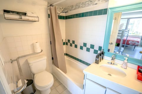 Shower, Toilet