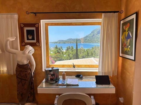 Loft dans villa d’artiste avec vue exceptionnelle. Condo in Bora-Bora