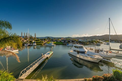 Hosts on the Coast Arawa Waters House in Whitianga