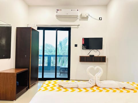 Bed, TV and multimedia, Evening entertainment, towels, wardrobe, air conditioner