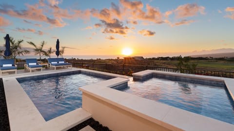 BLUE TRANQUILITY Luxurious home in private community with Heated Private Pool Spa Detached Ohana Suite House in Big Island