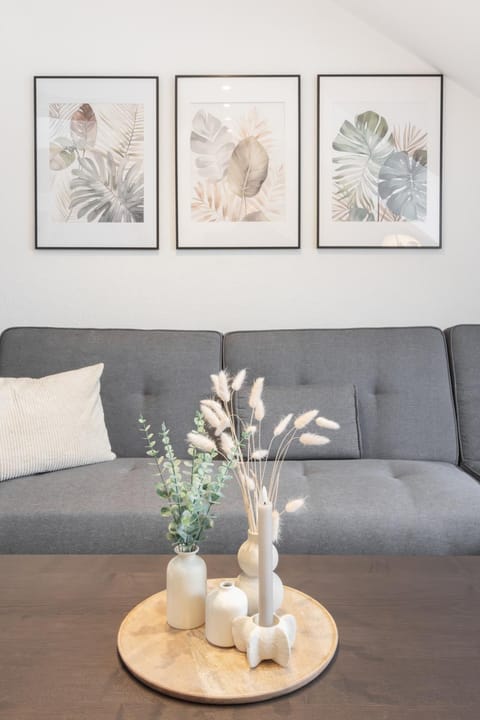 Living room, Decorative detail, Seating area