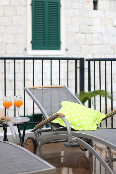 Day, Balcony/Terrace, Street view