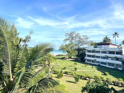 Property building, Day, Natural landscape, Garden, Garden view, Sea view