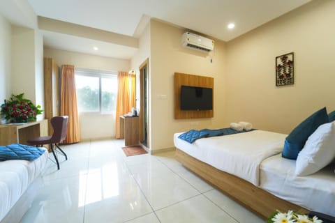 Bed, TV and multimedia, Photo of the whole room, Seating area, towels, air conditioner