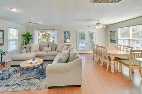 Surfside Beach Oasis with Private Pool and Gas Grill! Haus in Surfside Beach