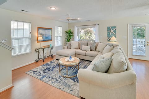 Surfside Beach Oasis with Private Pool and Gas Grill! Casa in Surfside Beach