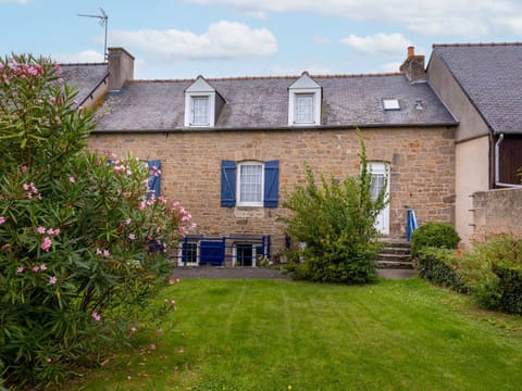 Holiday Home Esprit Bailly by Interhome House in Cancale