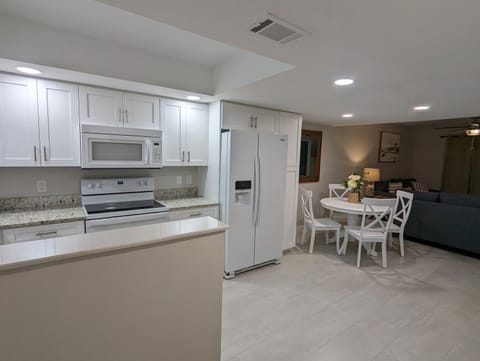 NEW condo! Just 15 min to Ft Myers and Sanibel beach! Great Location!! Condo in Iona