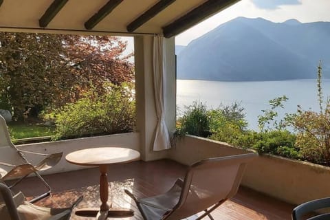 Villa Valeriana - vista esclusiva su Monte Isola - Lago d'Iseo Villa in Sulzano