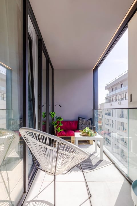 Property building, Day, View (from property/room), Balcony/Terrace, hair dresser