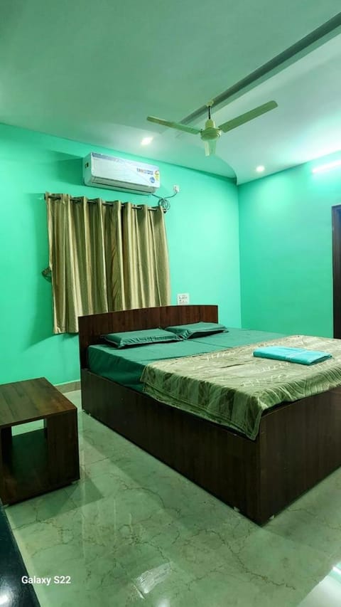 RUSHITHA HOME STAY-AC Rooms-FREE WIFI-FLAT TV- KITCHEN-DOOR SERVICE-NEAR TO ALIPIRI Condo in Tirupati