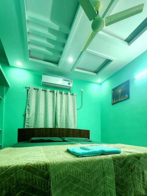 RUSHITHA HOME STAY-AC Rooms-FREE WIFI-FLAT TV- KITCHEN-DOOR SERVICE-NEAR TO ALIPIRI Condo in Tirupati