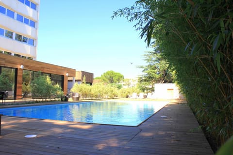 Swimming pool, Swimming pool
