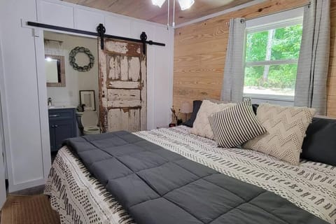 Creekside Cottage, Wi-fi, fire pit, pet friendly* Maison in Nantahala