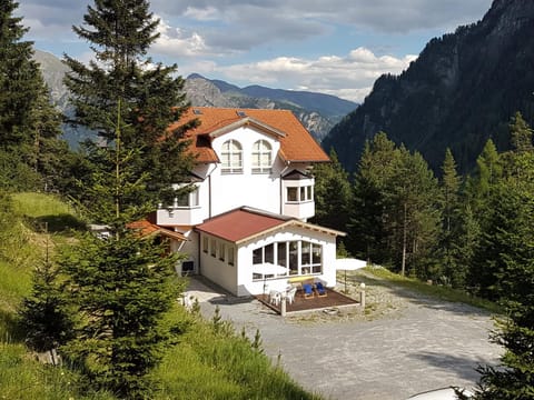 Property building, Spring, Day, Natural landscape, Mountain view