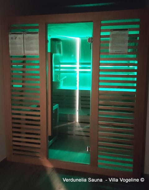 Shower, Sauna, Sauna, Spa and wellness centre/facilities