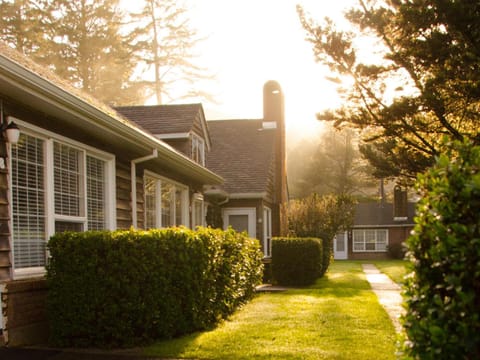 Ecola Creek Lodge Motel in Cannon Beach