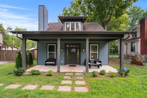 Property building, Patio, Balcony/Terrace