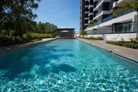 Property building, Day, Swimming pool, sunbed