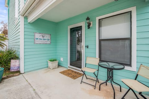 Newly Renovated 3BR/3BA Beach House w/Hot Tub Haus in North Myrtle Beach