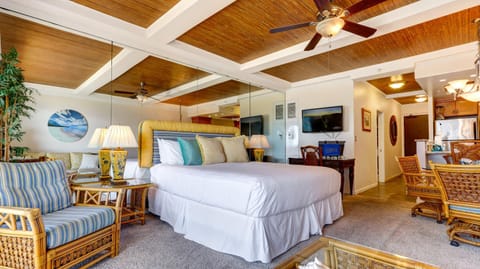 The Whaler Resort: Suite 515~Studio with Stunning Center Courtyard & Ocean Views Apartment hotel in Kaanapali