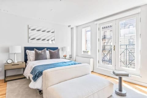 Luxe Studio with Charming Juliet Balcony Wohnung in Roosevelt Island