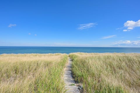 335 Phillips Road Sagamore Beach - Cape Cod House in Sandwich