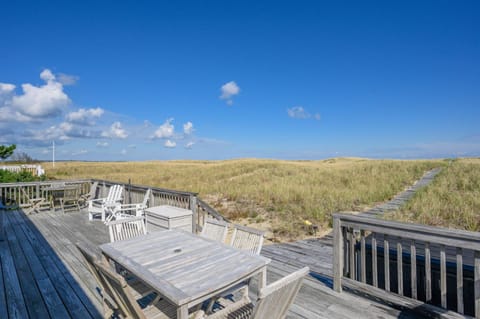 335 Phillips Road Sagamore Beach - Cape Cod House in Sandwich