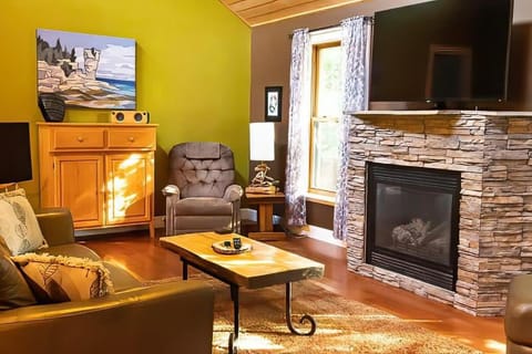 2BR Cottage Surrounded by Nature House in Tobermory