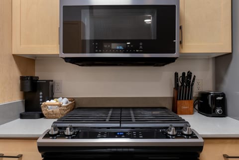 Kitchen or kitchenette, microwave, oven