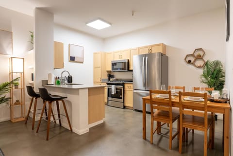 Kitchen or kitchenette, Dining area, dishwasher